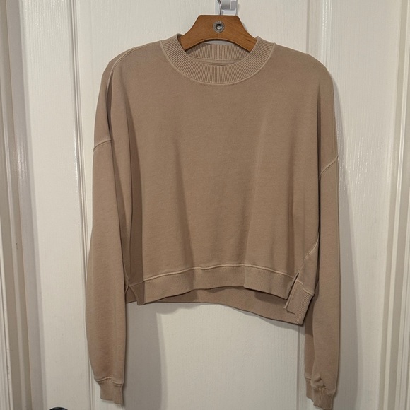 American Eagle Outfitters Tops - American Eagle Women's Seriously Lived-In Cropped Sweatshirt Size Medium NWOT